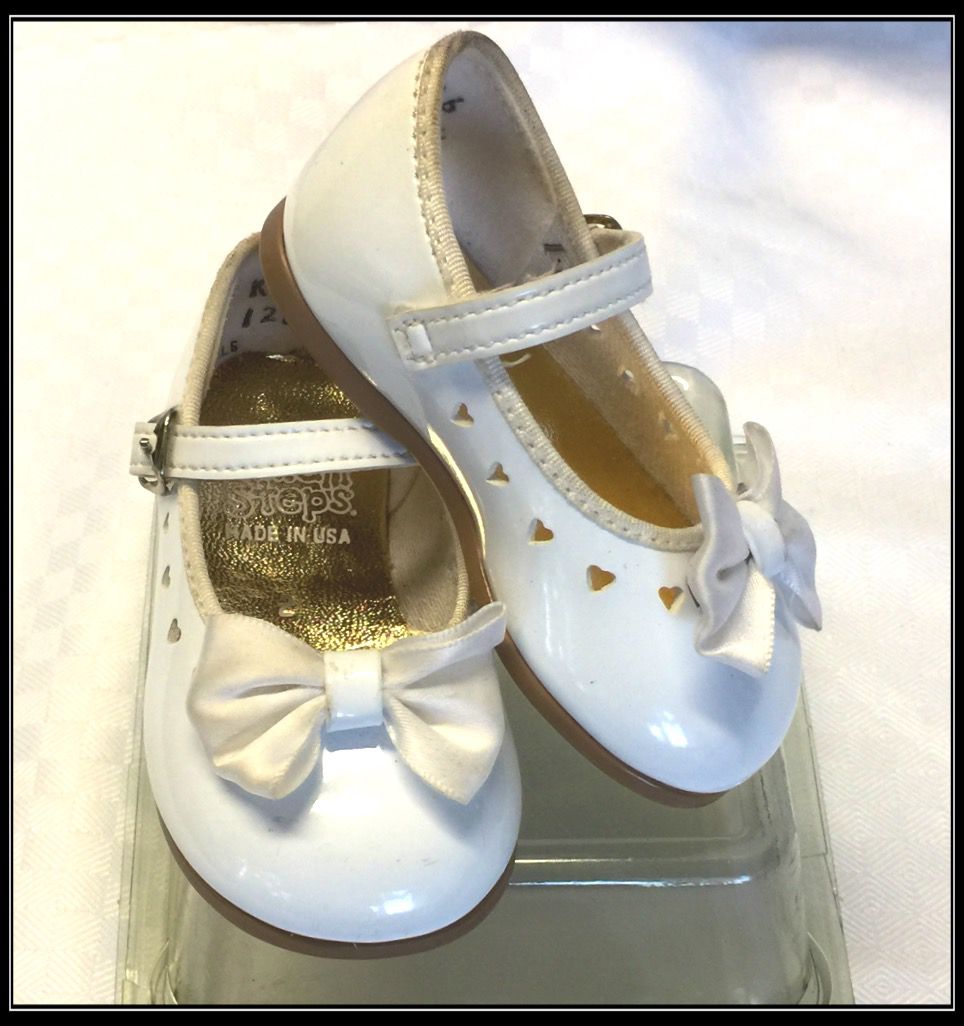 Baby Girls Size 2C WHITE HEART PATENT LEATHER Shoes with Satin Bows *Metal Buckle* SWEET Vintage!